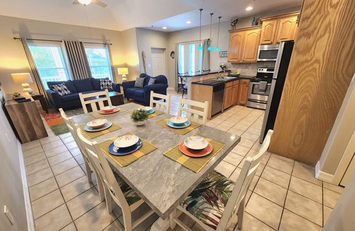 South Padre Island Condo | Cushy Crab, Pool and 3 Minute Walk to Beach!