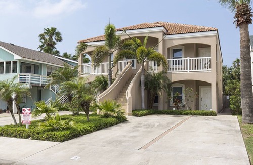 South Padre Island Condo | Cushy Crab, Pool and 3 Minute Walk to Beach!