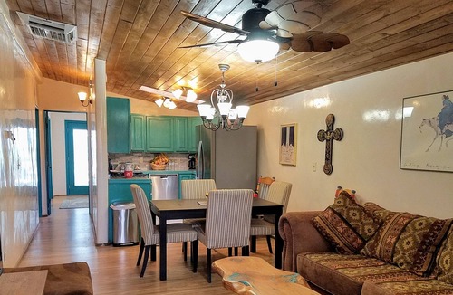 Santa Fe House | Cute and cozy guest house with sun room 2 miles from the historic plaza