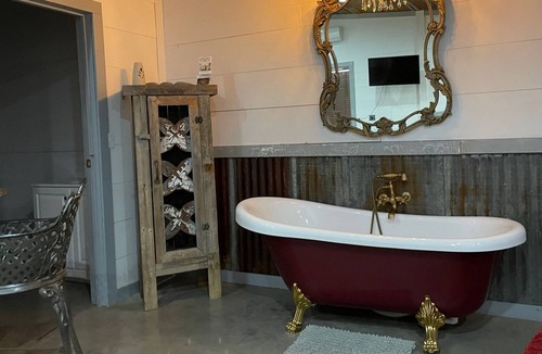 Jermyn Cabin | Cute cabin in the country with fishing, games and onsite pond access