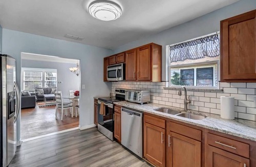 Lakeshore South House | Cute cottage in Central Jax | 10 min from NAS Jax