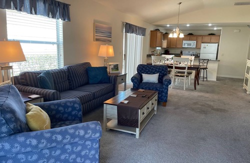 Wildwood Villa | Cute Courtyard Villa medium dogs & declawed cats welcome!