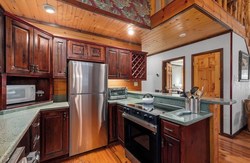Morgan House | Cute Log Cabin near Lake Whitney in The Canyons