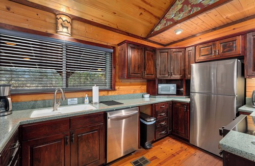 Morgan House | Cute Log Cabin near Lake Whitney in The Canyons