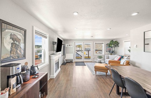 Leadville North House | Dairy Flat 2BR — Hot Tub, Fenced Dog Yard, Walk to Downtown Leadville