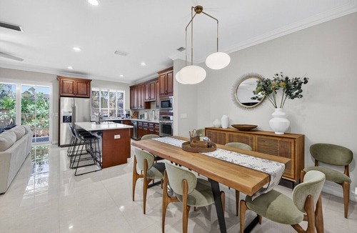 Pompano Beach Villa | Daisy Townhouse Villas Step from the beach