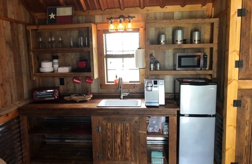Ledbetter Cabin | Dancer - A cozy retreat for designers! Relaxing