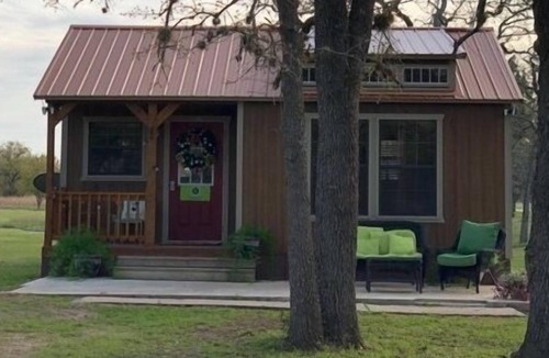 Ledbetter Cabin | Dancer - A cozy retreat for designers! Relaxing