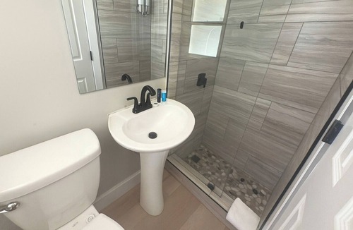 North Beach Apartment | Dania Beach 1BR | Near Ocean + Parking