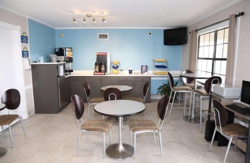 Monroe Hotel | Days Inn by Wyndham Monroe, Louisiana