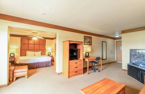 Beeville Hotel | Days Inn & Suites by Wyndham Beeville