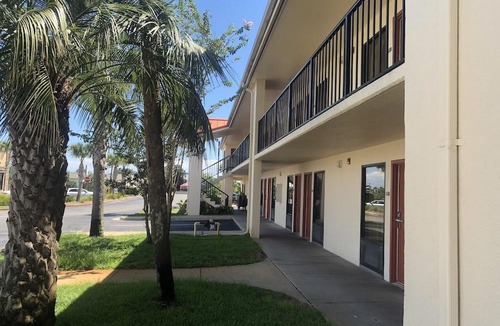 Navarre Hotel | Days Inn & Suites by Wyndham Navarre Conference Center
