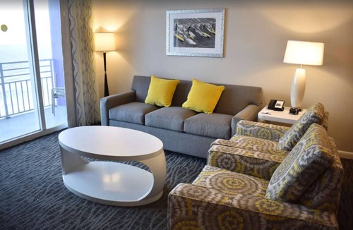 Seabreeze Historic District Resort | Daytona Beach Speedway 2-bedroom deluxe