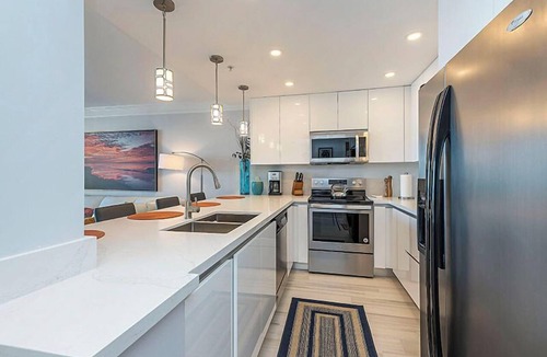 Park Shore Condo | Dazzling 9th floor views of the Gulf! CL0903