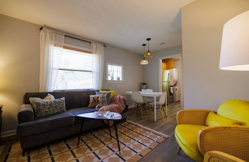 Great Lakes Apartment | Decatur Modern Haven King Bed