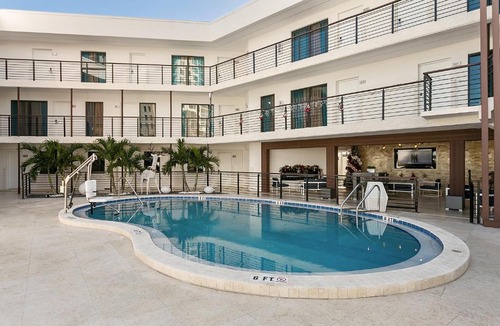 Central Beach Hotel | Deco Boutique Hotel