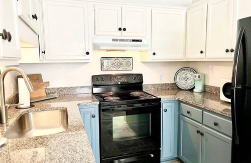 Valdosta Cottage | Decorator's Cozy Cottage adjacent to VSU and SGMC
