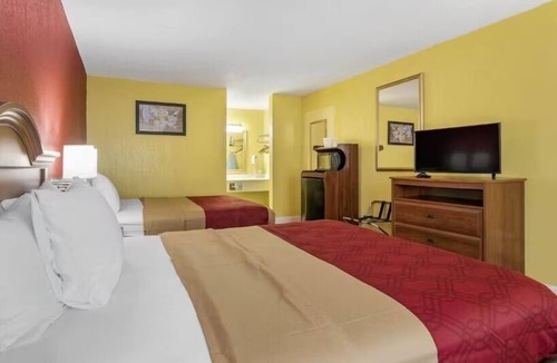 Douglas Hotel | Delight in Pet-Friendly Four Double Queen Bed Rooms w/Pool Outdoor Pool