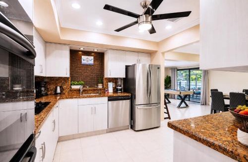 South Lake House | Deluxe 5BR Villa Heated Pool near Hollywood Beach