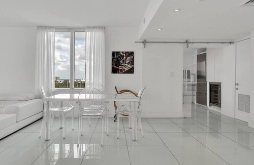 West Avenue Apartment | Deluxe Balcony Suite with Pool, spa, Gym