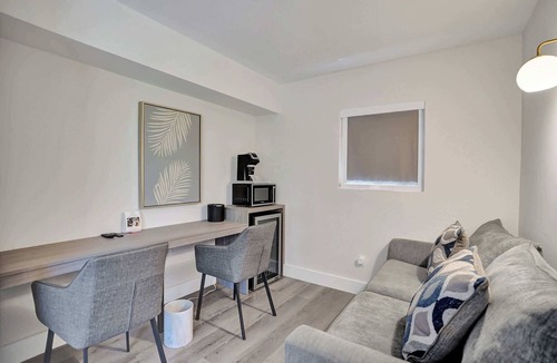 Galt Mile Apartment | Deluxe King Room in Fort Lauderdale