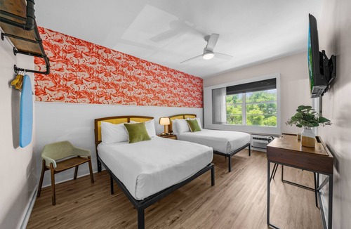 City Center Hotel | Deluxe Two Queen Beds - Steps from Beach - Included Parking - Free Beach Chairs