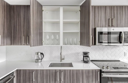 Northeast Miami Apartment | Deluxe Upper East Side 1BR w/Gym, Pool & W/D, nr Mimo, by Blueground
