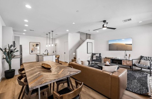 Villa De Paz House | Desert Escape Townhome - Pool & Gym