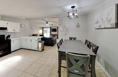 Put-in-Bay House | Designed for Together Time | 10 ppl | IC106