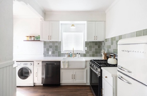 Encanto House | Designer Historic Bungalow - Huge Yard Pets Welcome Near Downtown