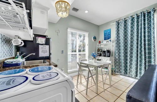 Crystal Beach Cottage | Destin Crystal Beachside Breeze Cottage~Steps to Beach & Pool~Prime location