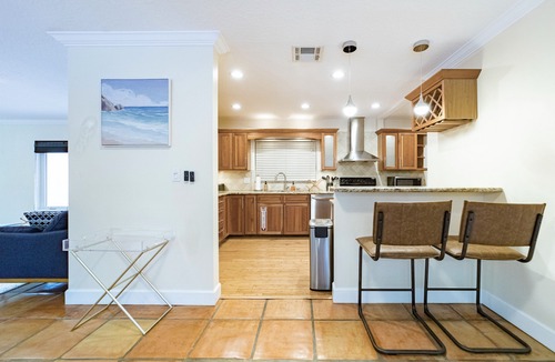 Central Fort Lauderdale House | DIAMOND ESTATES: FT LAUDERDALE - 4 QUEEN, 2 FULL, 2 FULL BATH, POOL & PATIO AREA