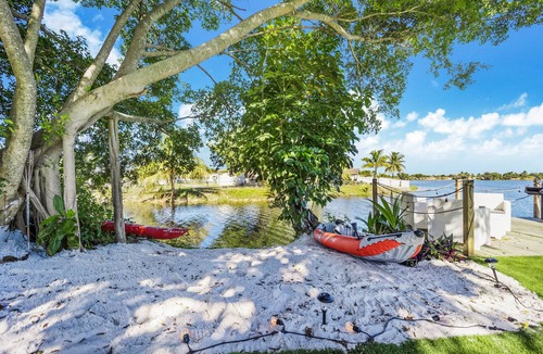 Miami Gardens House | Dior Gorgeous Waterfront Villa, Infinity Pool & Hot Tub, Poker & Cinema rooms