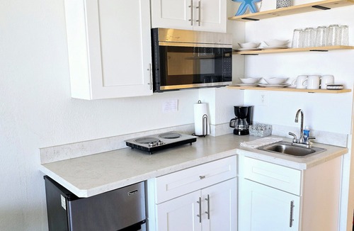 Schulte Park Apartment | Direct Beach Access! Ocean View, Cozy Studio Condo~Free Parking~Heated Pool