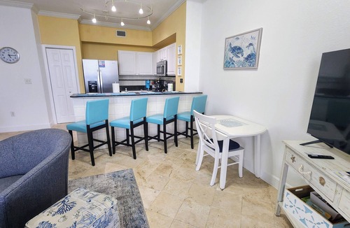 El Centro Beach Condo | Direct Beachfront Condo Near Pier Park! 2BD+Bunk 3BA, 2 Free Parking!