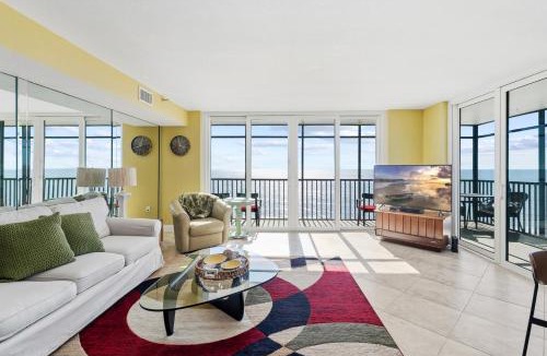Madeira Beach Apartment | Direct Beachfront Unit - Shores of Madeira #505