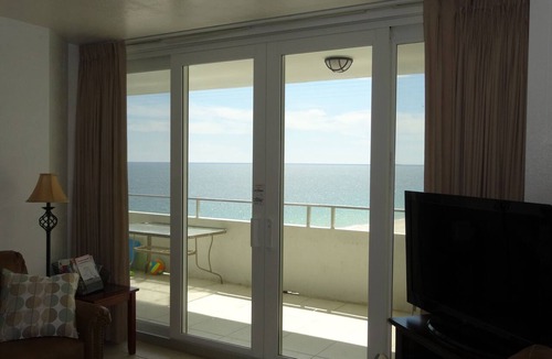 Galt Mile Condo | DIRECT OCEAN FRONT 2 BEDROOMS/2BATH HUGE BALCONY OVERLOOKS POOL, TIKI BAR, BEACH