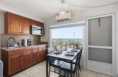 East Daytona Condo | Direct Ocean Views, Clean & Cozy Studio – Walk to Dining & Beach Fun