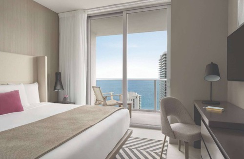 Hollywood South Central Beach Hotel | Direct Ocean Views + Rooftop Pool. Bar. Tennis.