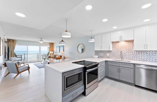 Satellite Beach Condo | Direct Oceanfront Condo with Heated Pool, BBQ Grills, Private Balcony & Beach Access! 🌴