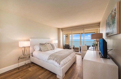 Park Shore Condo | Direct oceanfront condo with gorgeous views, pool and beach