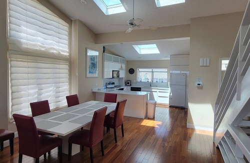 Southend House | Direct Oceanfront Home, Quiet Location Yet Close To Everything