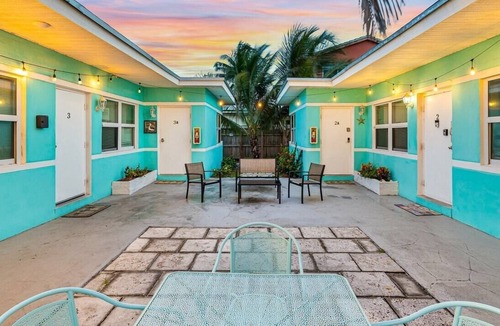 North Beach Apartment | DISCOUNT! Modern Ocean-side studio, 1BR/1bath, Hollywood, Free Parking + BBQ!