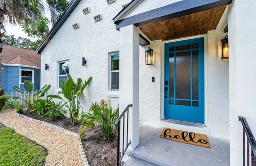 Gulfport House | Discounted long stays- Located near St Pete beaches, downtown Gulfport
