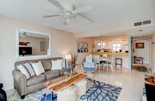 Brown Condo | Discounted rates on this Beautiful Beach View Condo