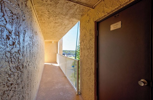 Brown Condo | Discounted rates on this Beautiful Beach View Condo