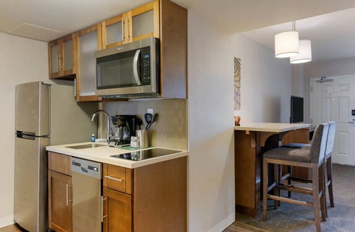 Kissimmee Hotel | Disney! 2BR Suite w/Free Shuttle, Pool &Breakfast