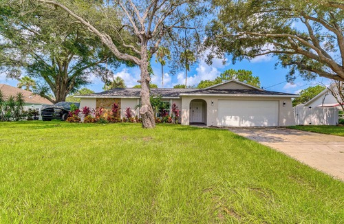 Spring Hill House | Disney Day Trips! Lakefront Home w/Heated Pool