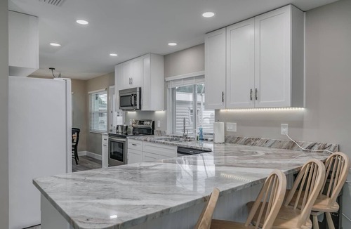 Melbourne House | Dntn Melbourne Pool/Game Room Sleeps 15 4bd/3ba