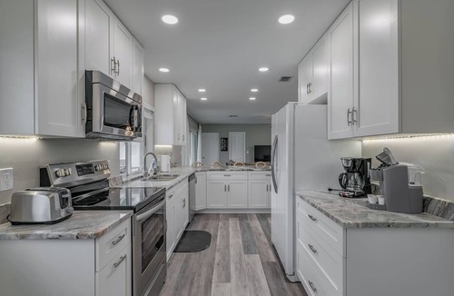 Melbourne House | Dntn Melbourne Pool/Game Room Sleeps 15 4bd/3ba